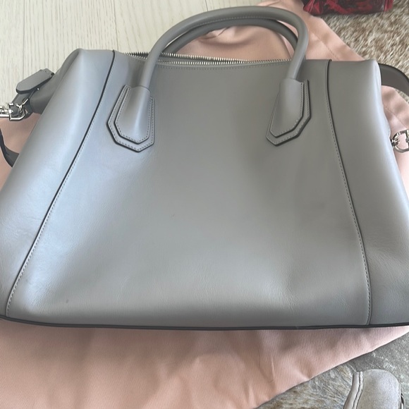 Givenchy Grey Leather Shoulder Bag Antigona - Picture 4 of 9